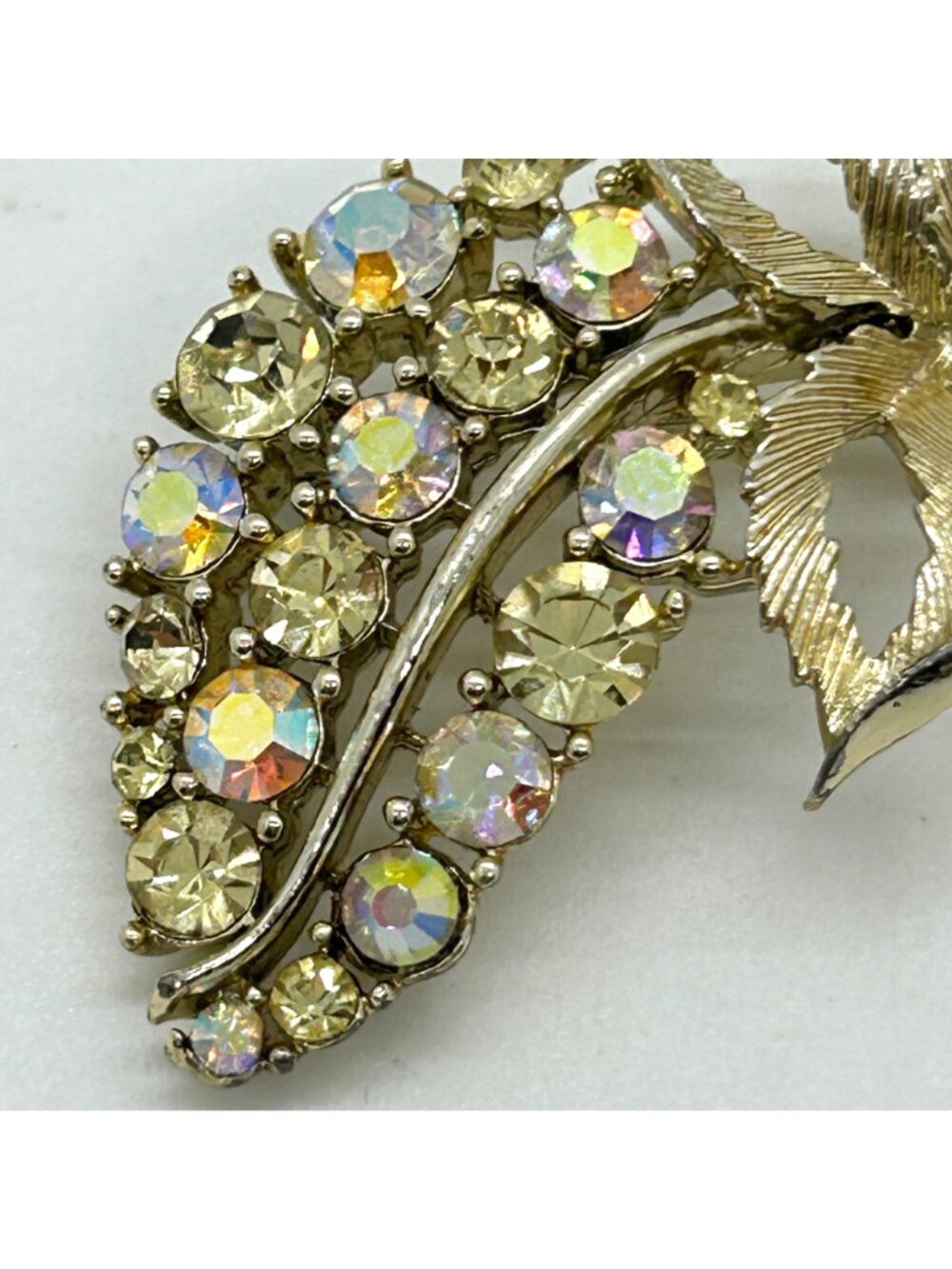 Vintage Lisner Gold Tone Leaf Brooch With Aurora Borealis Rhinestones Signed Pin - Picture 3 of 14